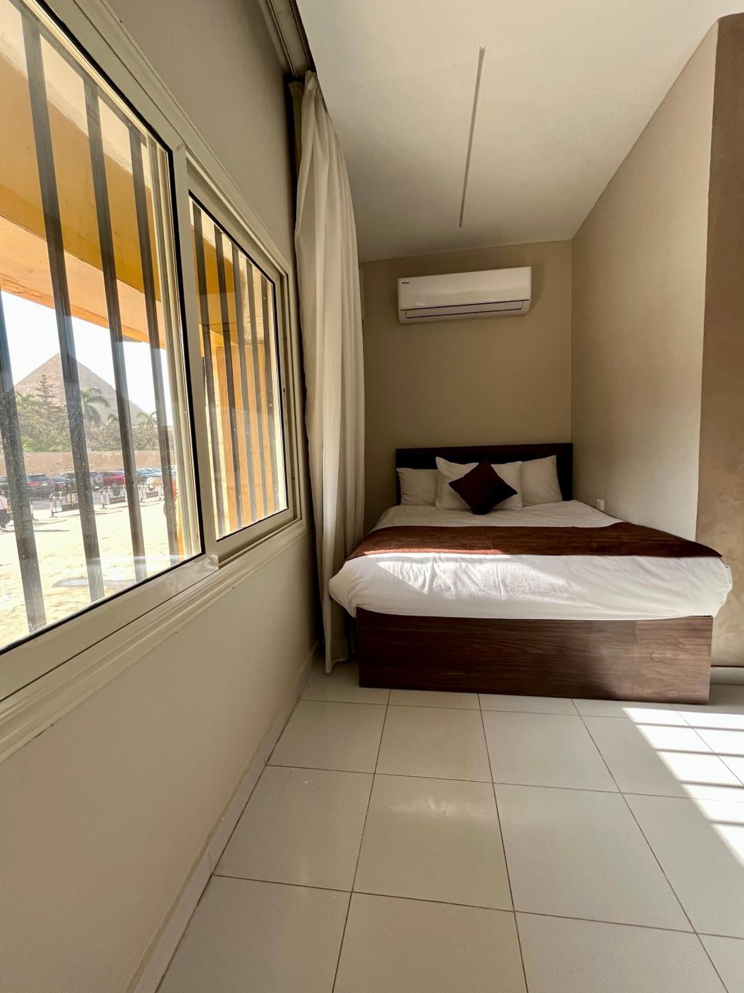 Shadow Pyramids Suites And Jacuzzi Kafrat al Jabal Bagian luar foto