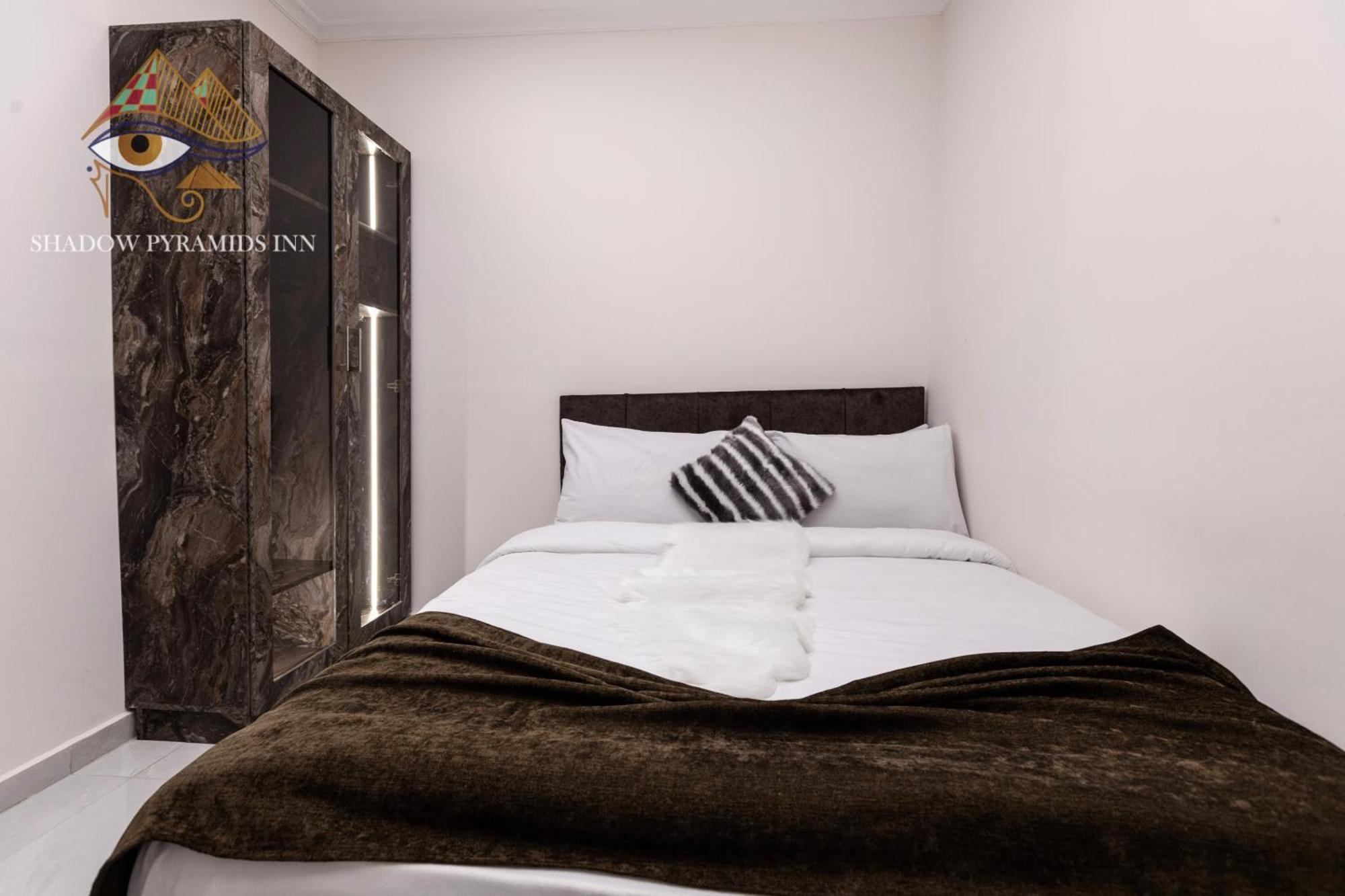 Shadow Pyramids Suites And Jacuzzi Kafrat al Jabal Bagian luar foto