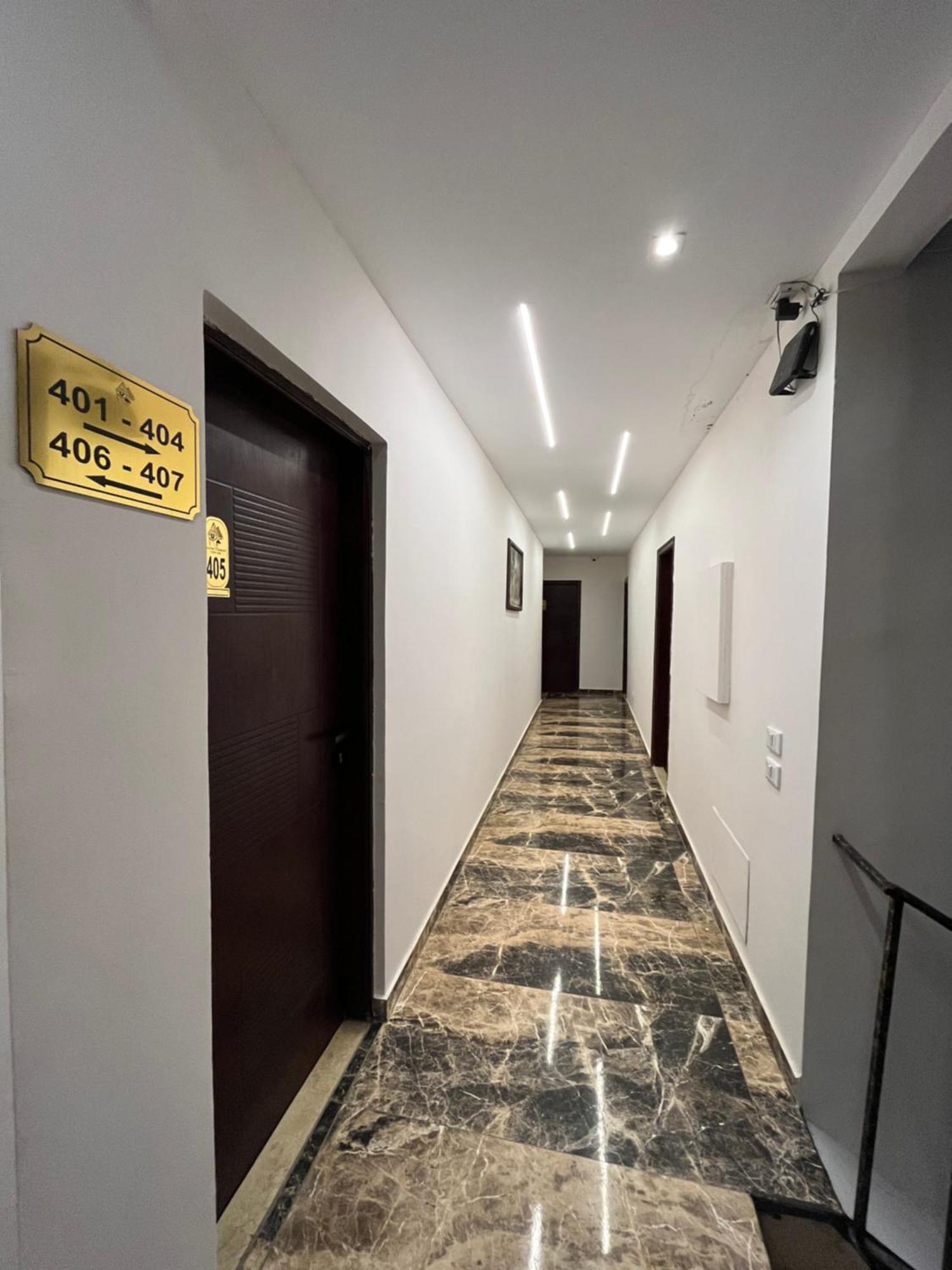 Shadow Pyramids Suites And Jacuzzi Kafrat al Jabal Bagian luar foto