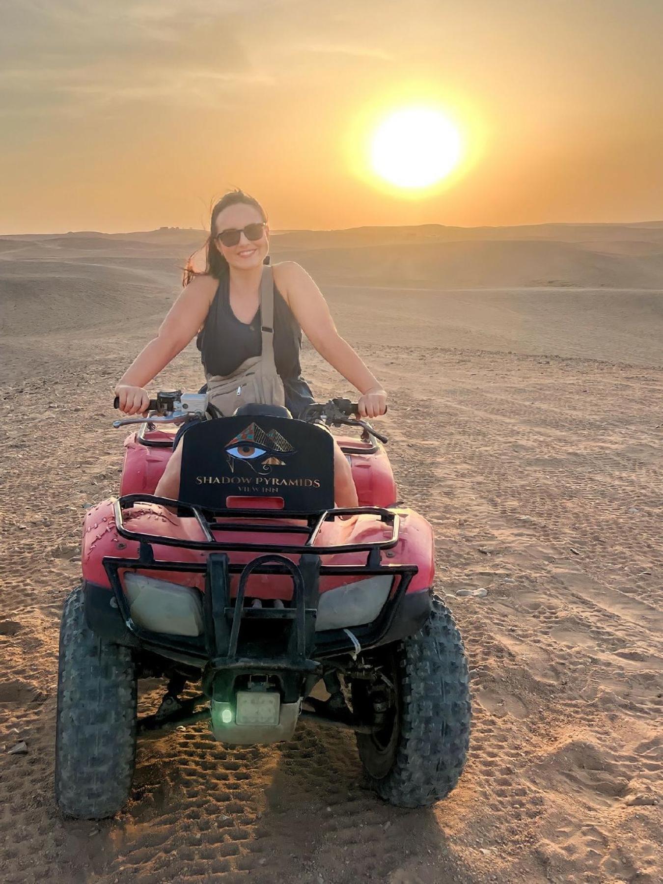 Shadow Pyramids Suites And Jacuzzi Kafrat al Jabal Bagian luar foto