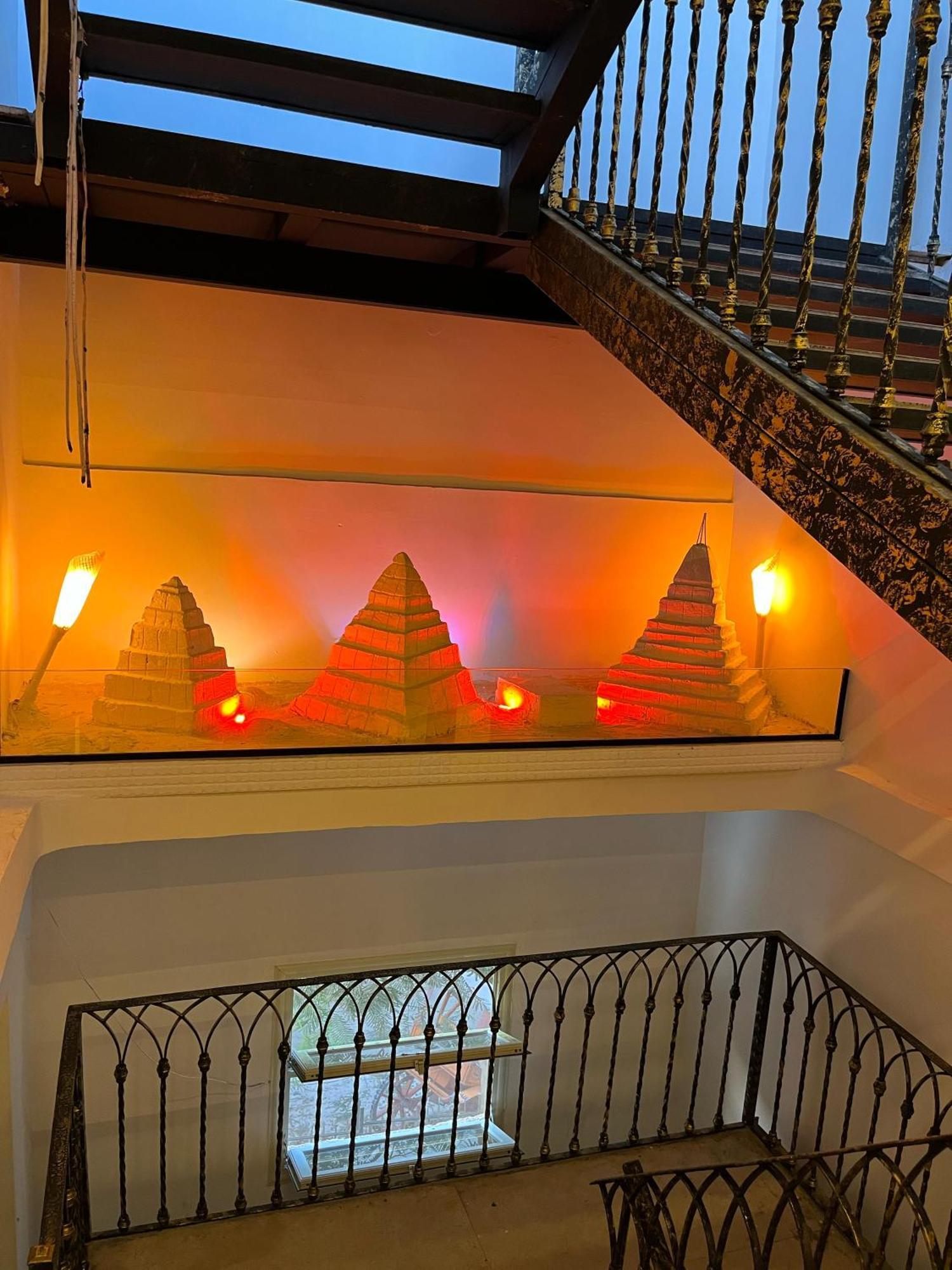 Shadow Pyramids Suites And Jacuzzi Kafrat al Jabal Bagian luar foto