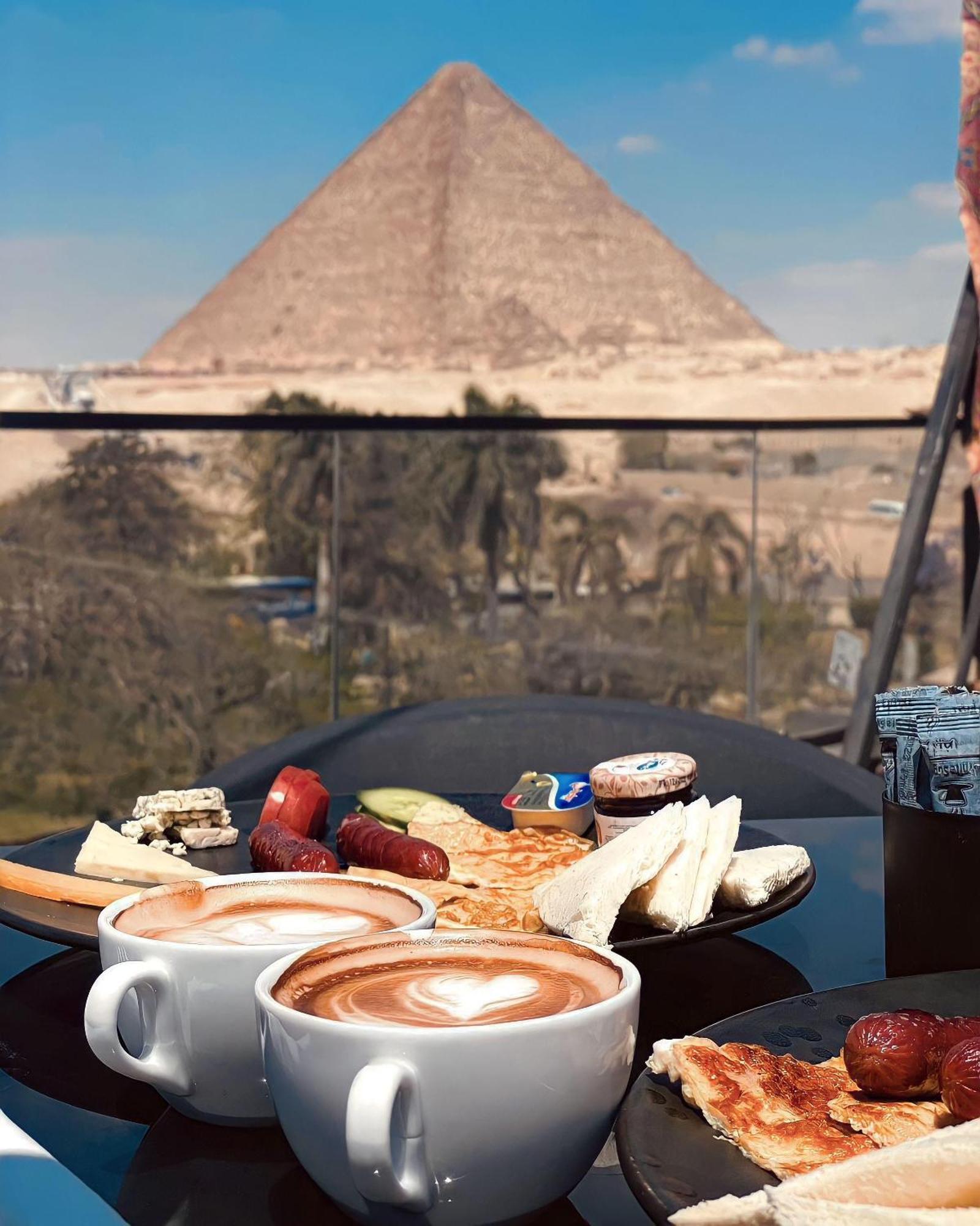 Shadow Pyramids Suites And Jacuzzi Kafrat al Jabal Bagian luar foto