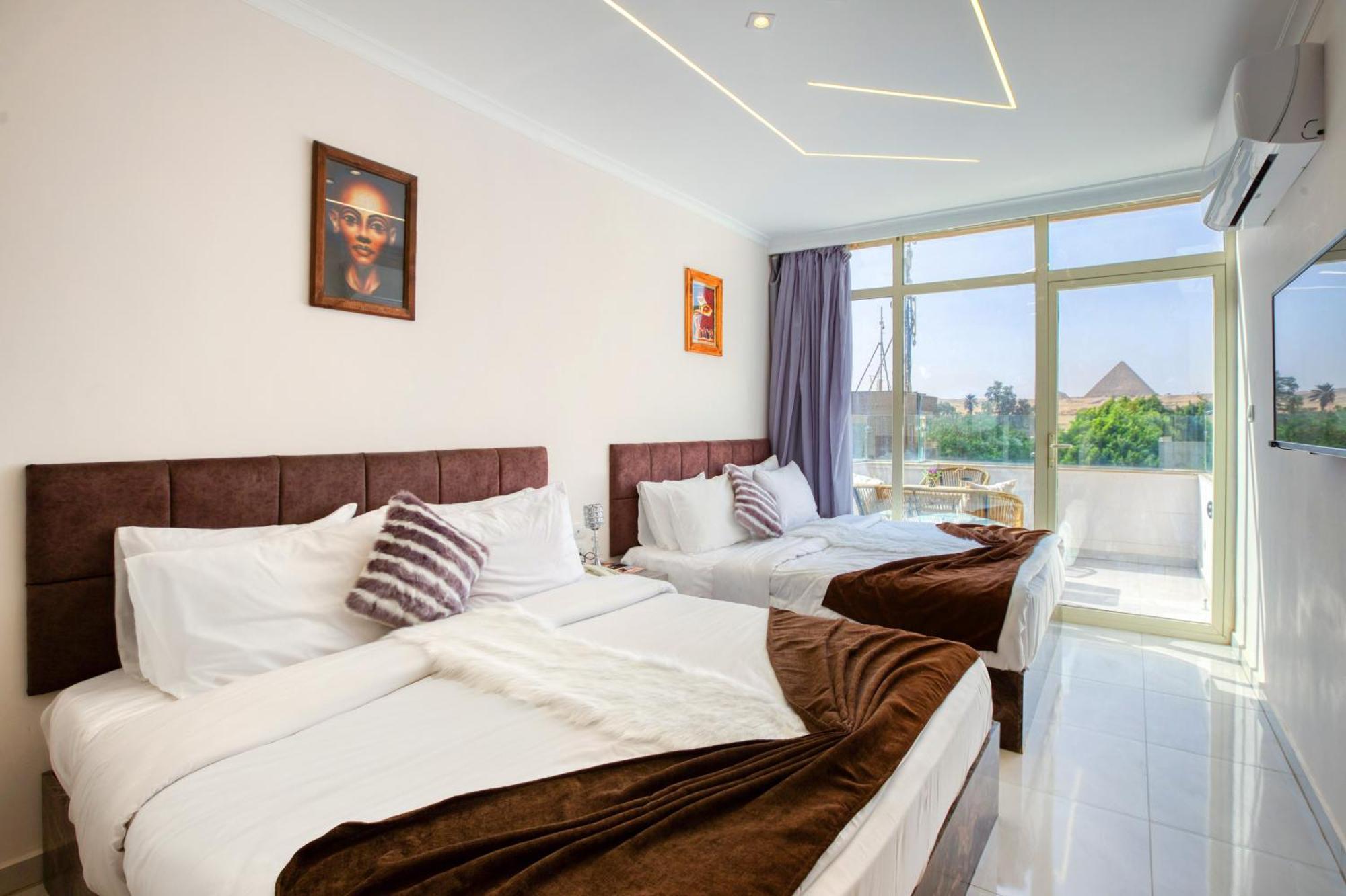 Shadow Pyramids Suites And Jacuzzi Kafrat al Jabal Bagian luar foto